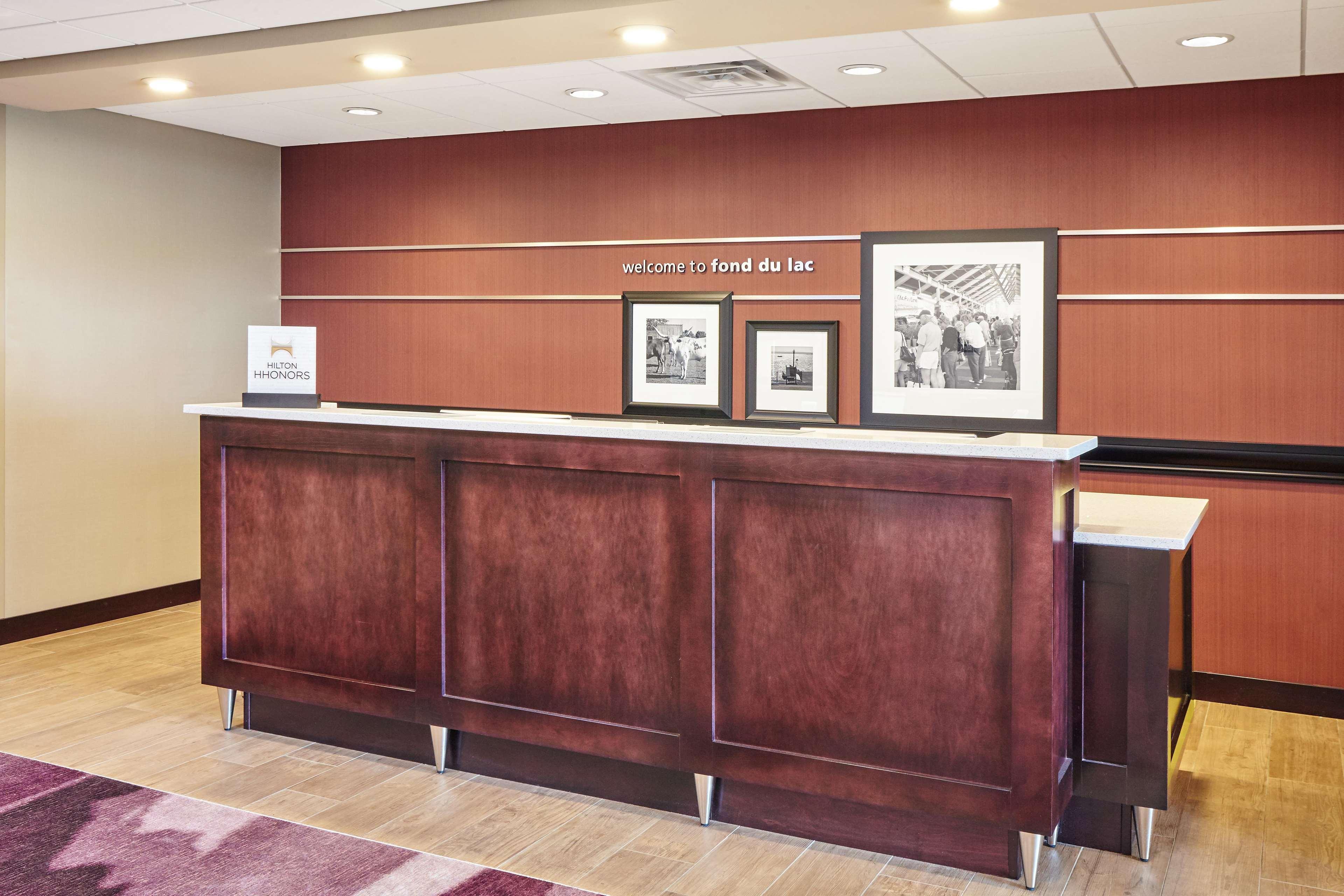 Hampton Inn Fond Du Lac Exteriör bild